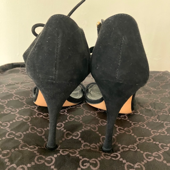 GUCCI SILVER STIRRUP SUEDE HEELS - Picture 4 of 9